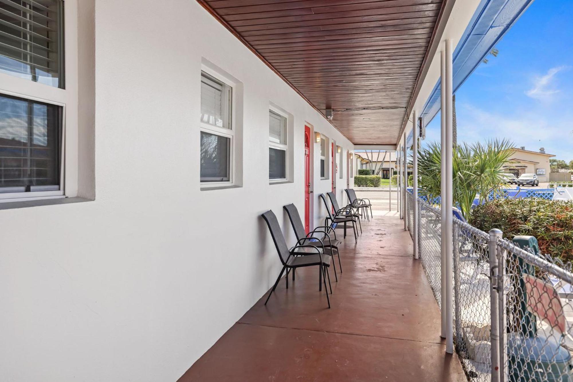 Sun Island Motel St. Pete Beach Eksteriør billede