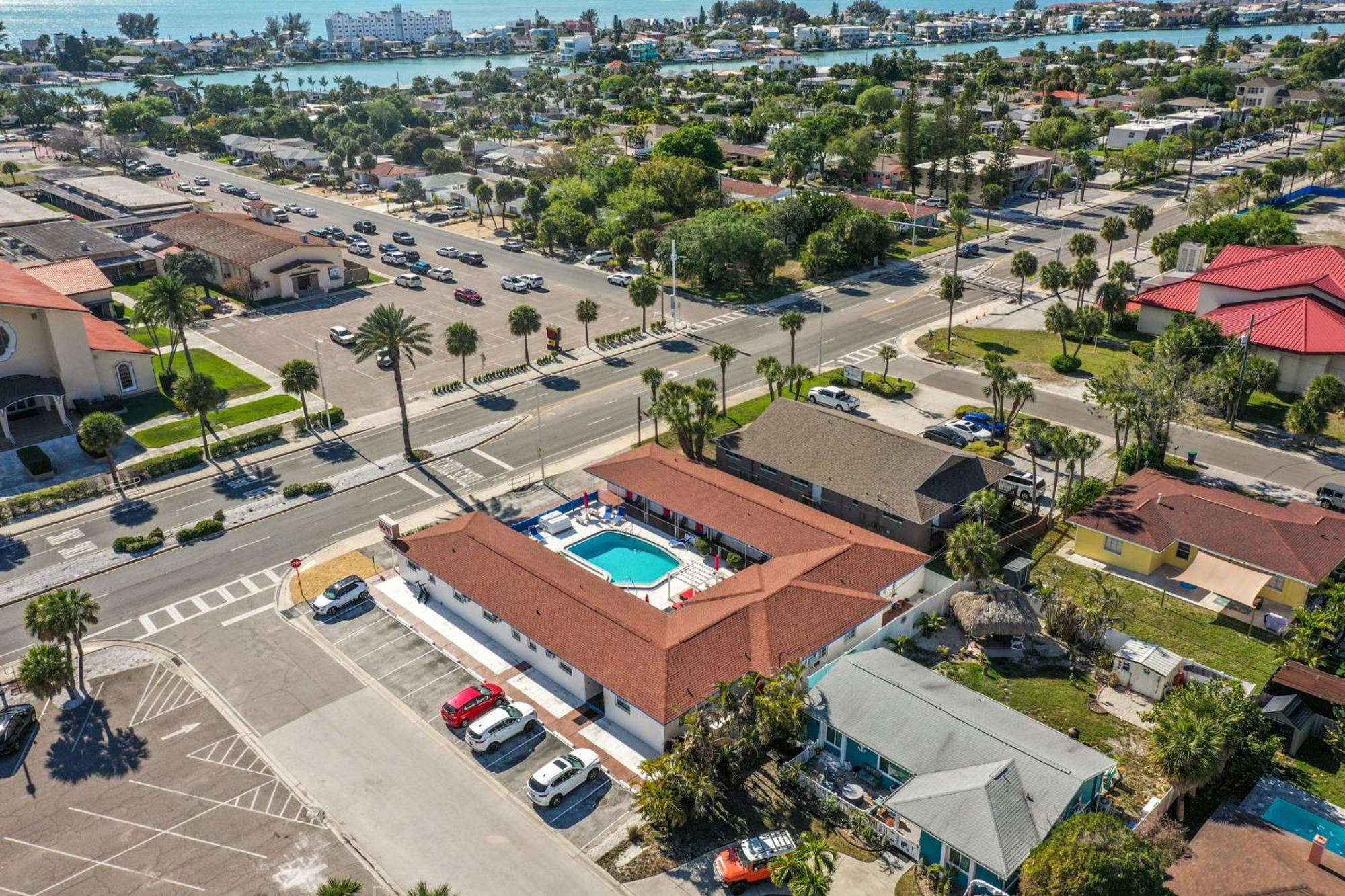 Sun Island Motel St. Pete Beach Eksteriør billede