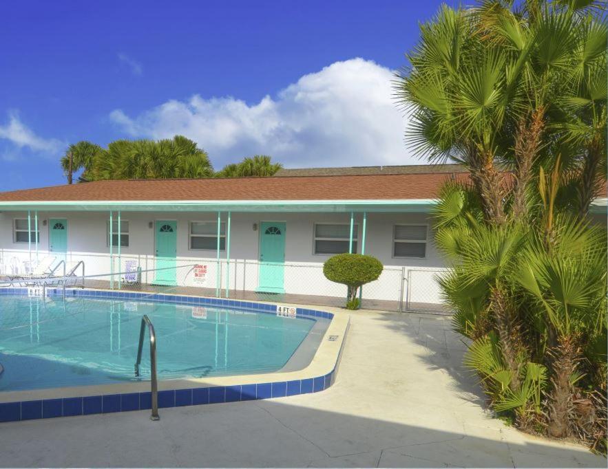 Sun Island Motel St. Pete Beach Eksteriør billede